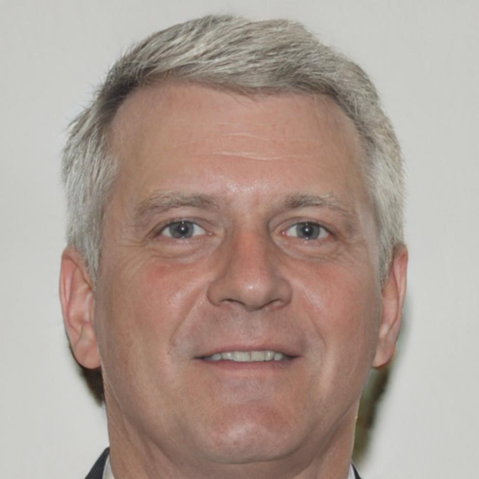 Elias Thornberg, Senior Financial Analyst